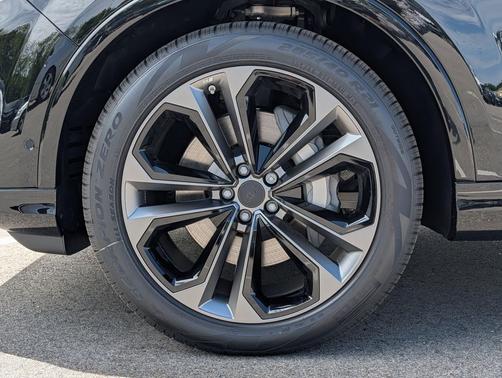 Mythos Black Metallic 2026 Audi Q7 55 Premium Plus