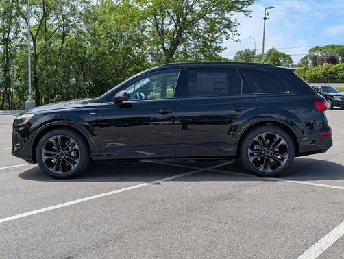 Mythos Black Metallic 2026 Audi Q7 55 Premium Plus