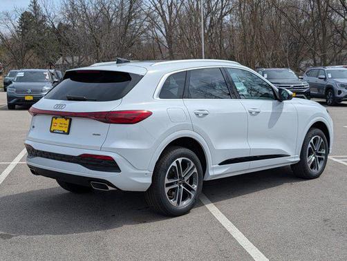 Glacier White Metallic 2026 Audi Q5 Premium TFSI quattro S tronic