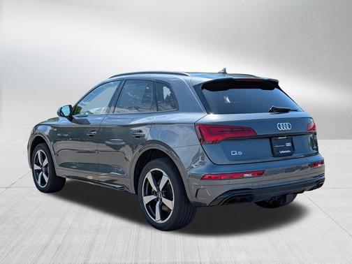 Daytona Gray Pearl Effect 2023 Audi Q5 45 S line Prestige