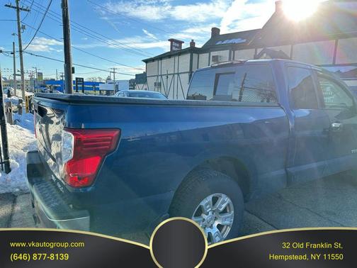 2017 Nissan Titan SV