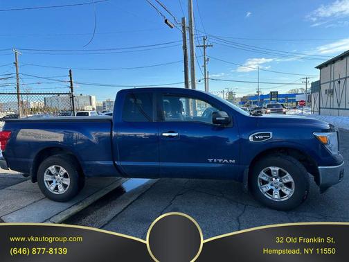 2017 Nissan Titan SV