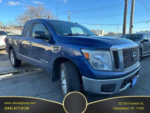 2017 Nissan Titan SV