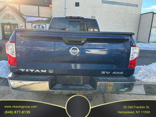 2017 Nissan Titan SV