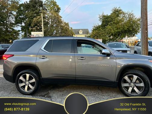 Silver Ice Metallic 2019 Chevrolet Traverse LT Leather