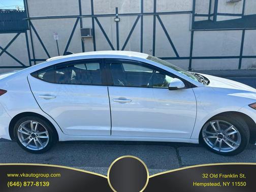 Quartz White Pearl 2018 Hyundai ELANTRA SE