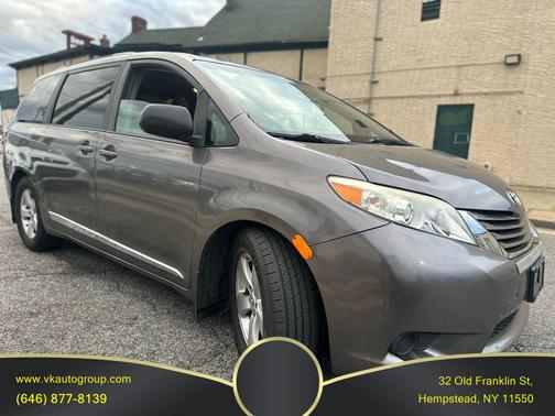2017 Toyota Sienna LE