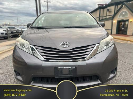 2017 Toyota Sienna LE