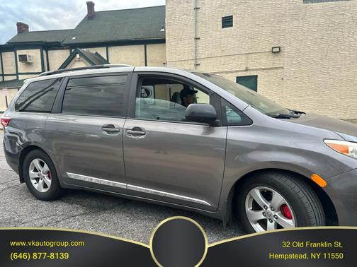 2017 Toyota Sienna LE