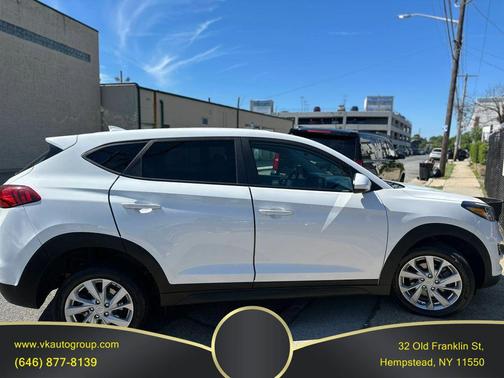 Dazzling White 2019 Hyundai TUCSON SE