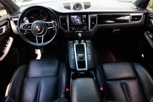 2018 Porsche Macan Base (PDK)