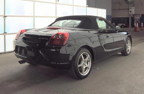 2004 Toyota MR2 .