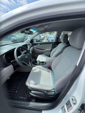 White Pearl 2019 Hyundai TUCSON SE