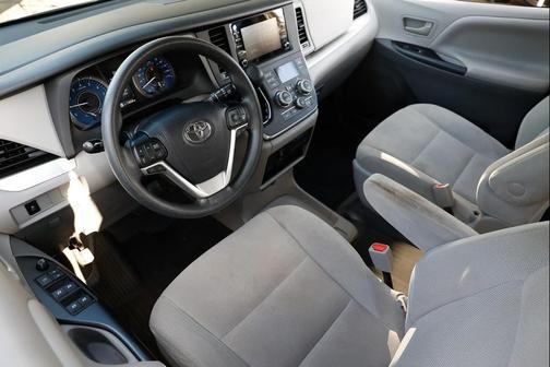 2019 Toyota Sienna SE