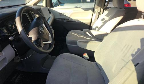 2019 Toyota Sienna SE