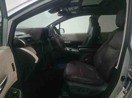 2021 Toyota Sienna Platinum 7 Passenger