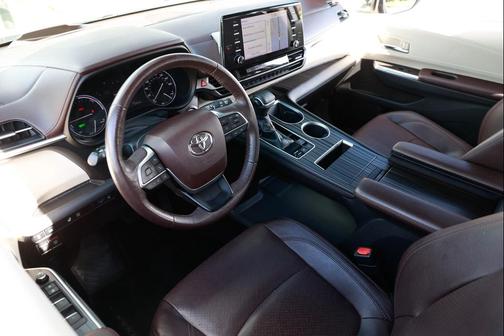 2021 Toyota Sienna Platinum 7 Passenger