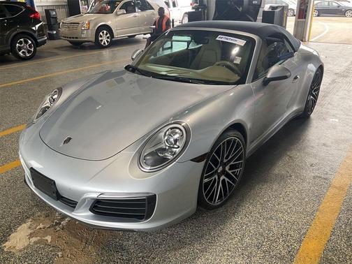 SILVER 2017 Porsche 911 Carrera 4
