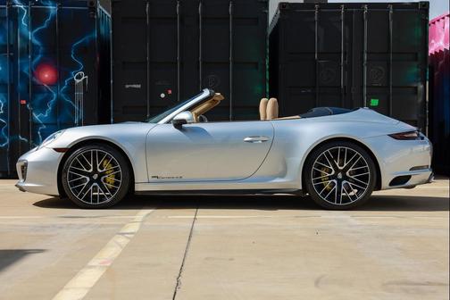 SILVER 2017 Porsche 911 Carrera 4