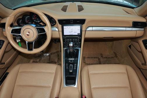 SILVER 2017 Porsche 911 Carrera 4