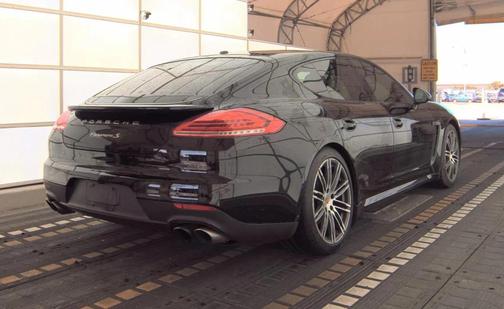2016 Porsche Panamera 4