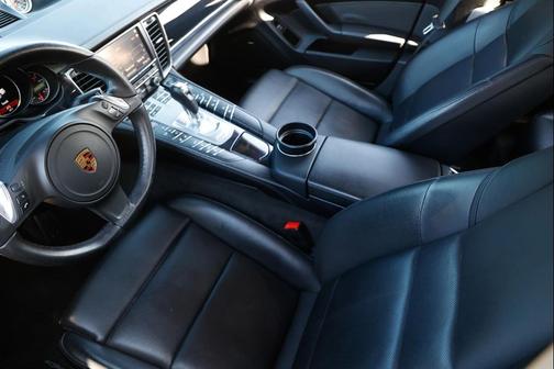 2016 Porsche Panamera 4