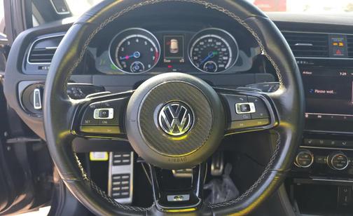 2017 Volkswagen Golf R 2.0T DSG