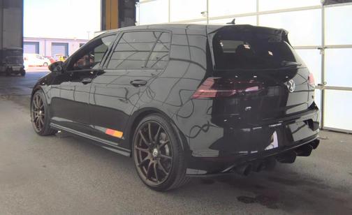 2017 Volkswagen Golf R 2.0T DSG