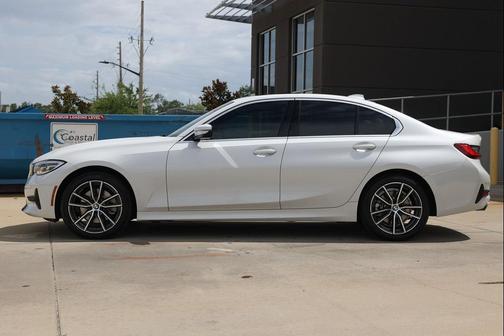 Mineral White Metallic 2022 BMW 330