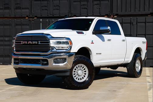 2020 RAM 2500 Laramie Crew Cab 4X4 6'4' Box