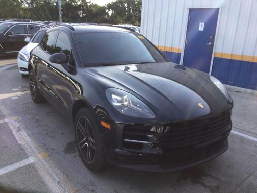 BLACK 2021 Porsche Macan Macan