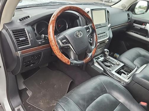 2017 Toyota Land Cruiser Base
