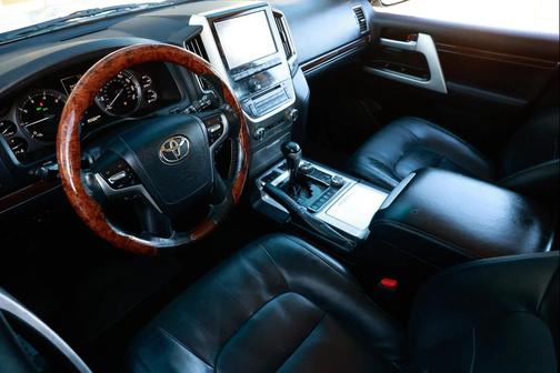 2017 Toyota Land Cruiser Base