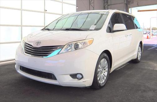 2017 Toyota Sienna XLE