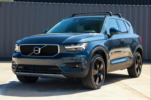 2021 Volvo XC40 T4 Momentum