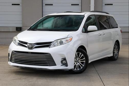 2020 Toyota Sienna XLE