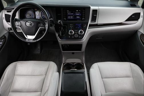 2020 Toyota Sienna XLE