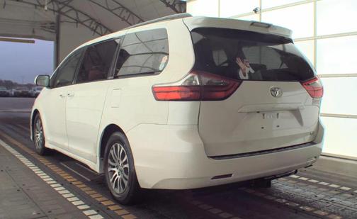 2020 Toyota Sienna XLE