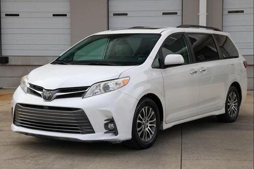 2020 Toyota Sienna XLE