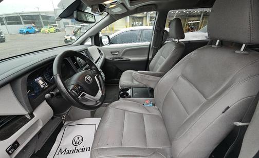 2020 Toyota Sienna XLE