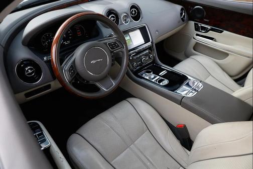 2016 Jaguar XJ XJ R-Sport