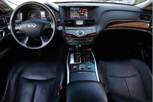 2017 INFINITI Q70 3.7