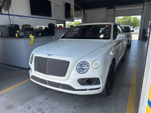 WHITE 2018 Bentley Bentayga W12 Signature