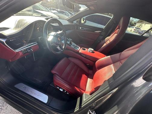 2018 Porsche Panamera 4S