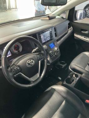 2019 Toyota Sienna SE