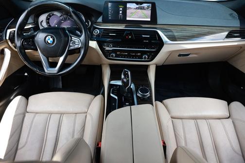 Alpine White 2019 BMW 530
