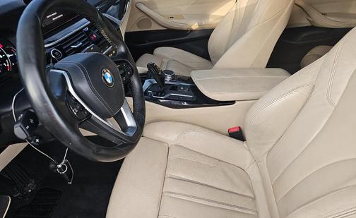 Alpine White 2019 BMW 530
