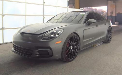 2018 Porsche Panamera 
