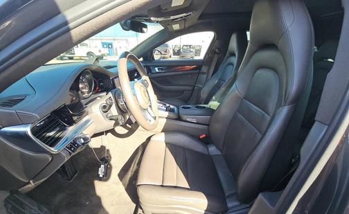2018 Porsche Panamera 