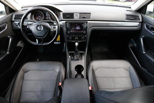 2017 Volkswagen Passat 1.8T R-Line w/Comfort